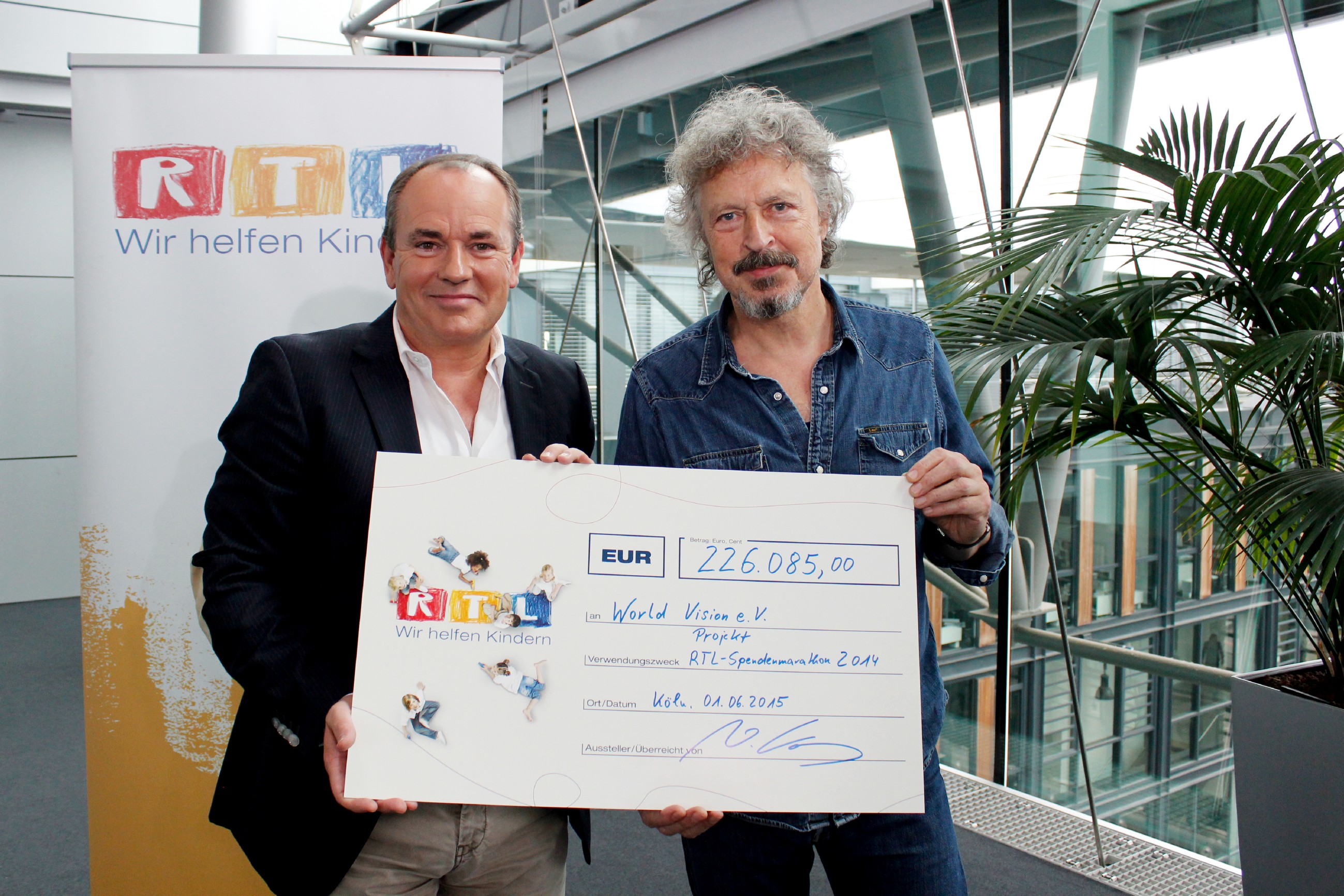 RTL_WhK_Niedecken_Scheckbergabe_#1