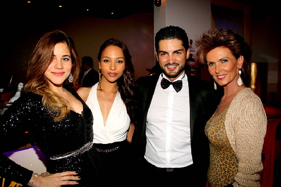 v.l.n.r. Miss Intercontinental Lebanon Lina Cahill, Miss Intercontinental Portugal Berth Elouga, Mister Universe Germany Mahmut Karaton und Society Reporterin Liane Wirzberger