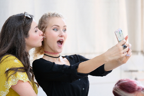 Selfie Time fr Antonia Michalsky und Pauline Angert